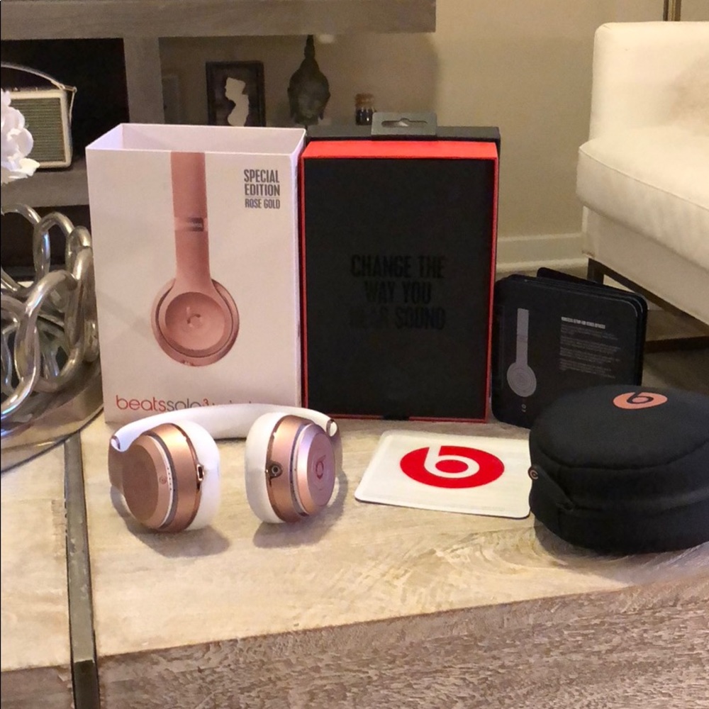 Beats solo 3 by Dre rose gold edition wireless
